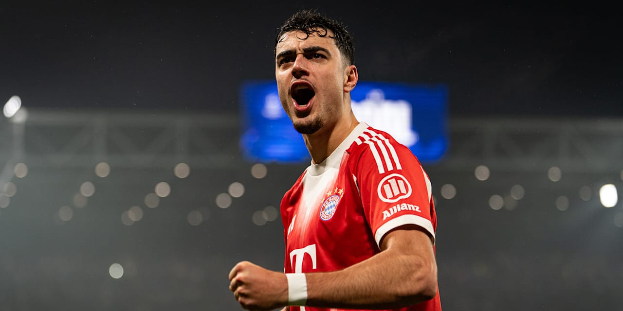 Aleksandar Pavloc jubelt während des 6:1 de FC Bayern bei Atalanta Bergamo