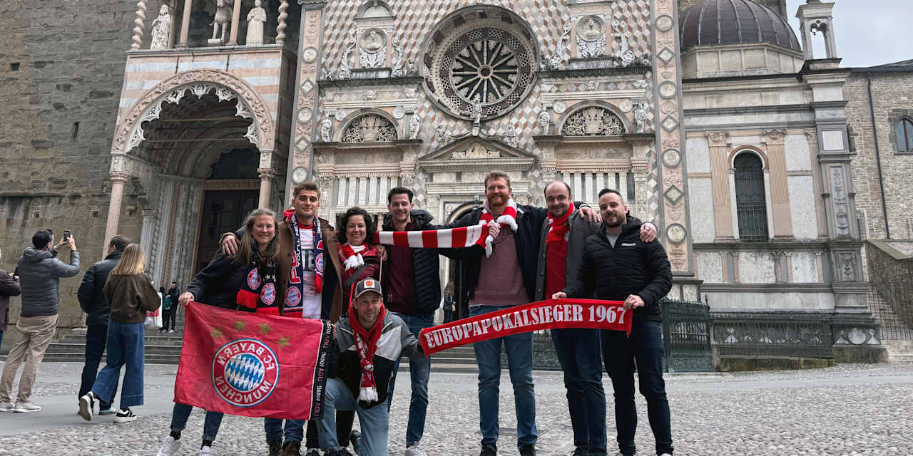 Die Fans des Fanclubs Rote Traminer in Bergamo