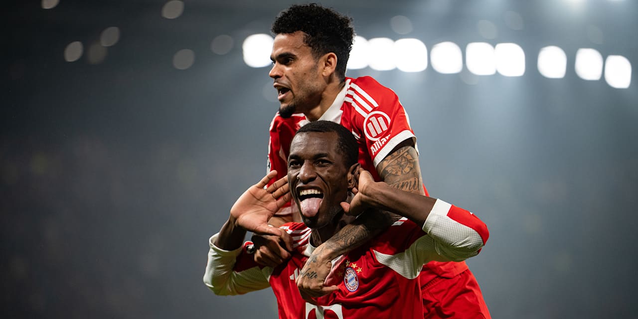 Nicolas Jackson jubelt mit herausgestreckter Zunge nach dem 4:0 im Hinspiel des FC Bayern bei Atalanta Bergamo im Champions League Achtelfinale