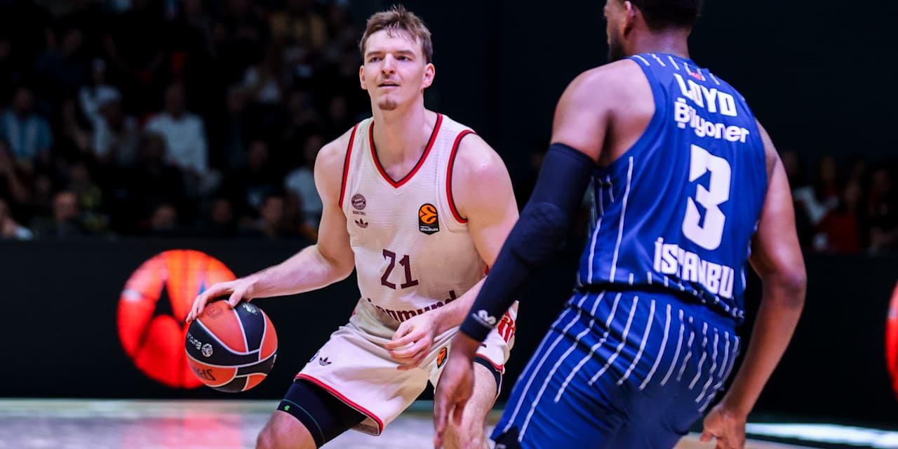 Hollatz Dribbling against Jordan Loyd