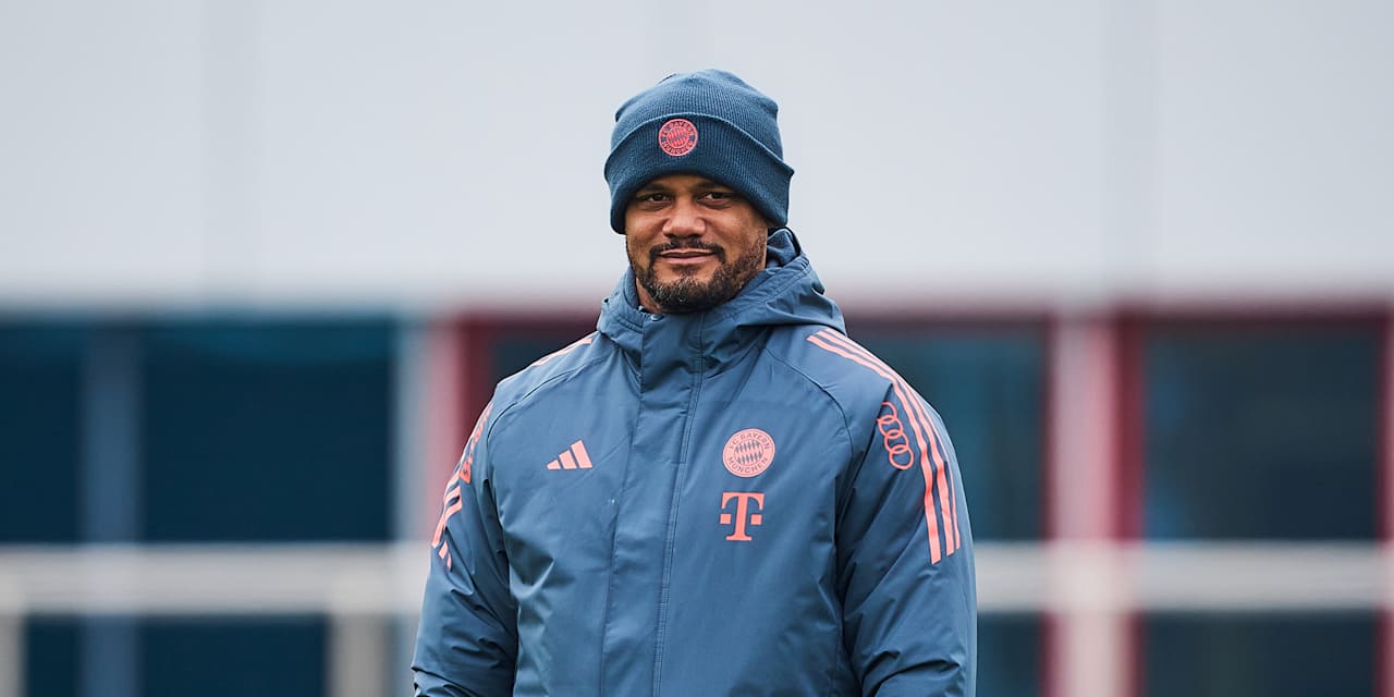 Vincent Kompany lächelt selbstbewusst während des Trainings des FC Bayern