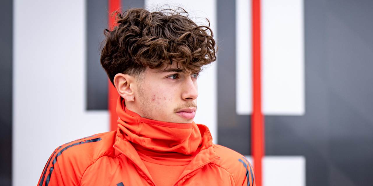 David Santos Daiber im orangenen FC Bayern-Dress