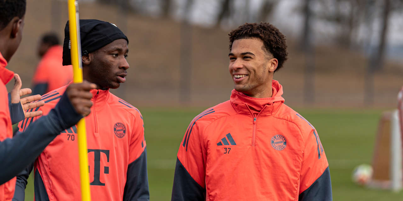 Sadiki Chemwor lacht während einer Trainingseinheit der FCB-U19.