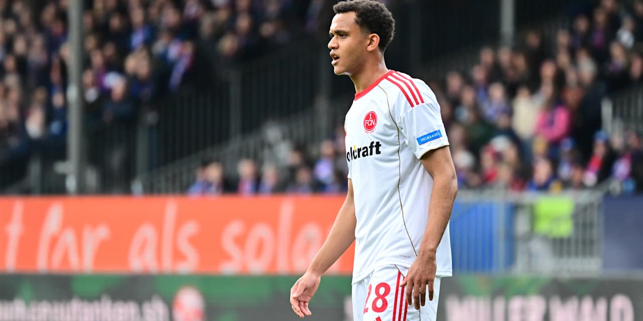 Tarek Buchmann trägt das Trikot des 1. FC Nürnberg.