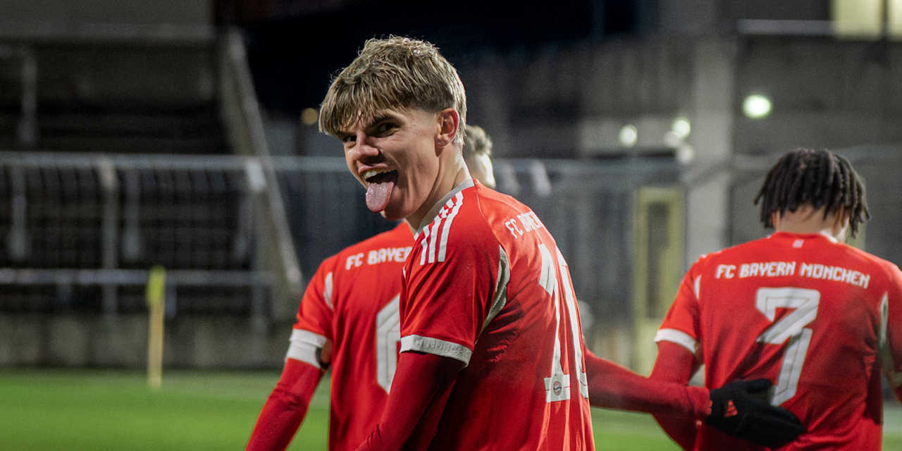 Guido Della Rovere streckt die Zunge bei einem Torjubel heraus.