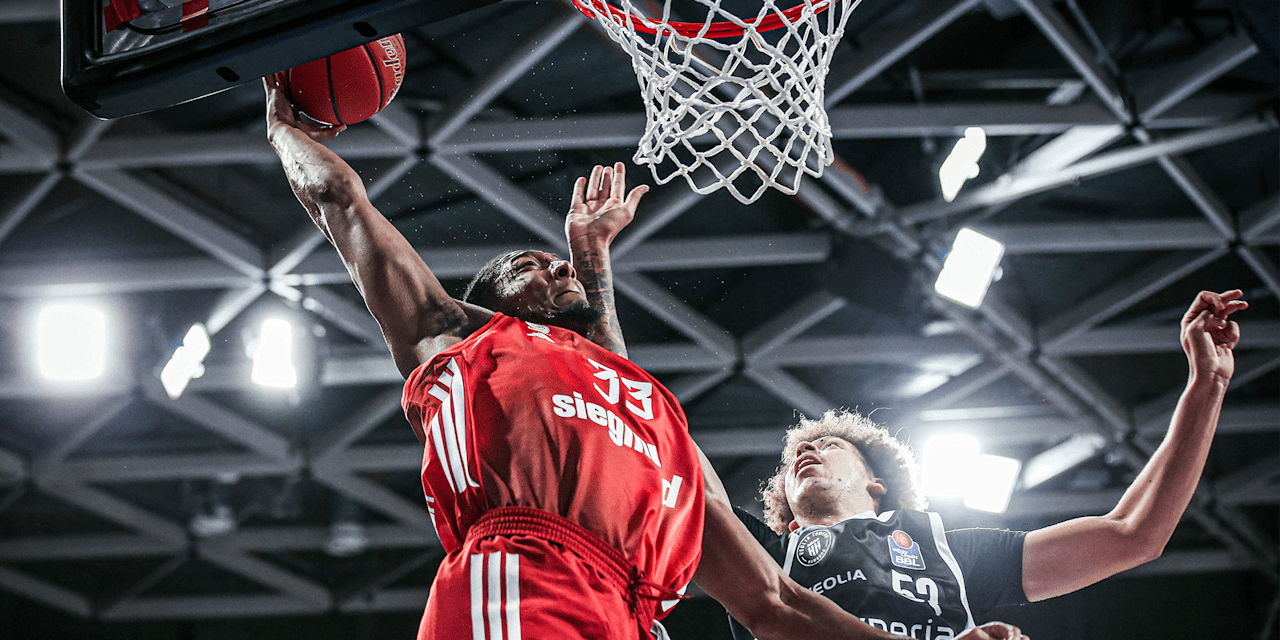 David McCormack Dunk