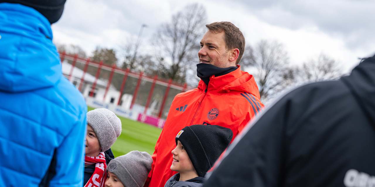 Manuel Neuer with fans