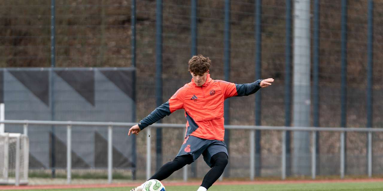 Maximilian Schuhbauer setzt zum Schuss an.