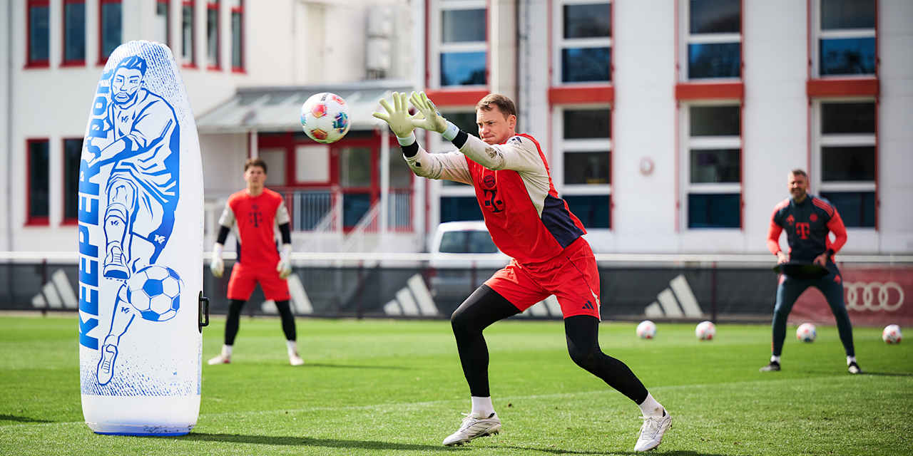 Manuel Neuer in einer Trainingseinheit des FC Bayern