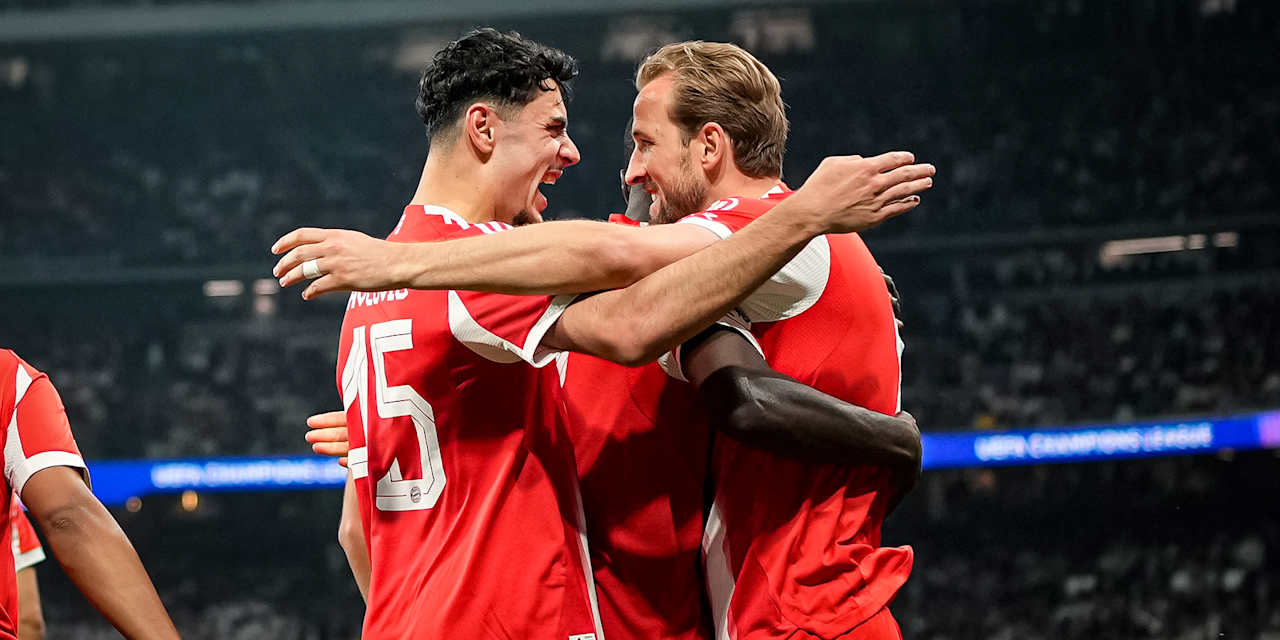 Harry Kane und Aleksandar Pavlović schreien vor Freude während des Viertelfinal-Hinspiels des FC Bayern bei Real Madrid
