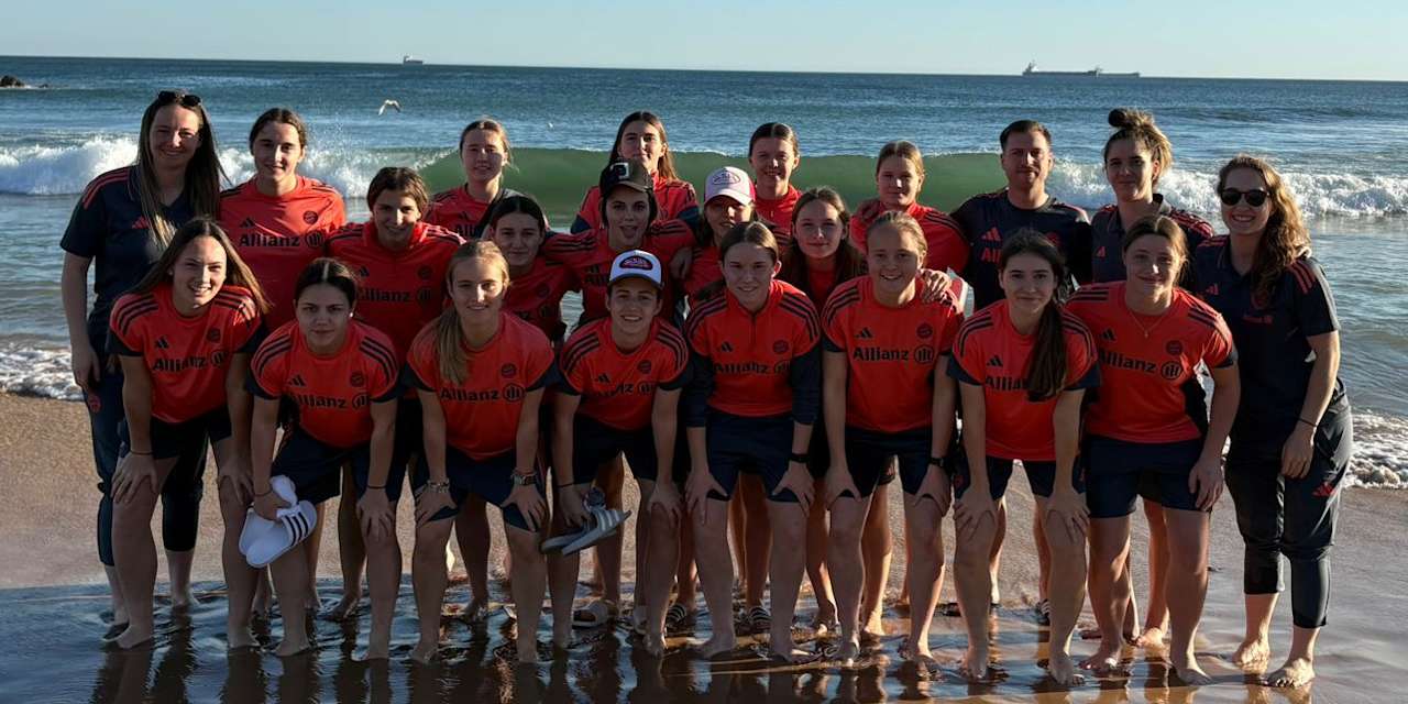 Die U17 des FC Bayern am Stand.