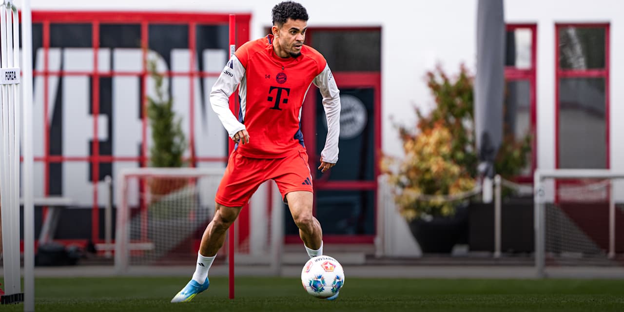 Luis Diaz im Training mit adidas-Schuhen.