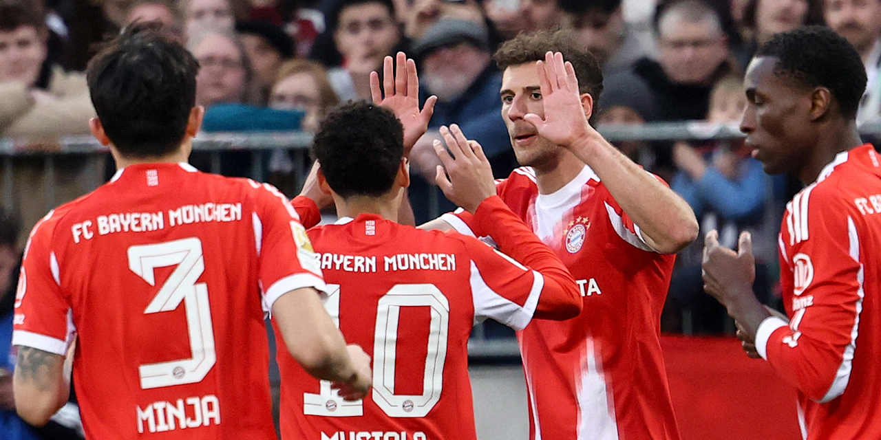 Leon Goretzka jubelt nach dem 2:0 im Bundesliga-Spiel des FC Bayern beim FC St. Pauli