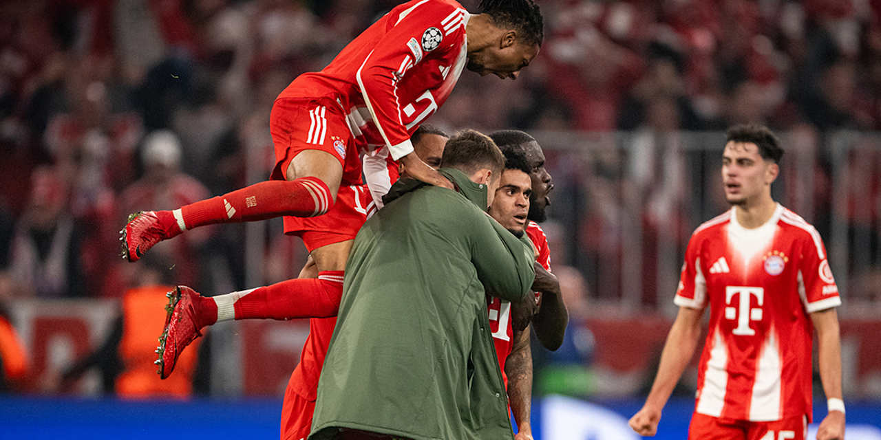 Jubeltraube um Torschütze Luis Diaz nach dem 3:3 im Champions League-Viertelfinale zwischen dem FC Bayern und Real Madrid