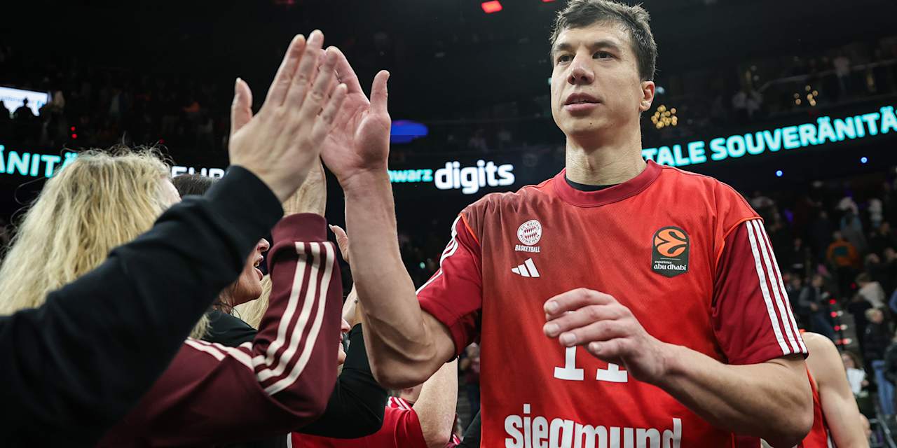 Vladmir Lucic klatscht mit Fans ab