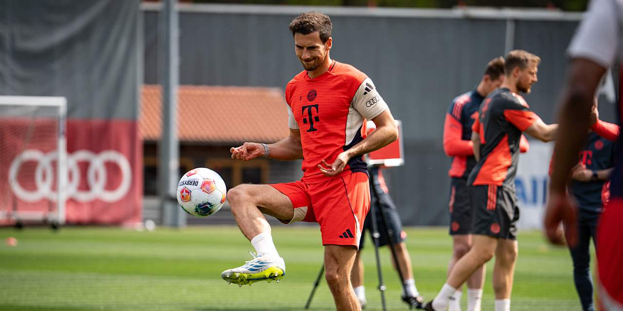 Leon Goretzka en el último entrenamiento del FC Bayern antes del partido de la Bundesliga en casa contra el VfB Stuttgart