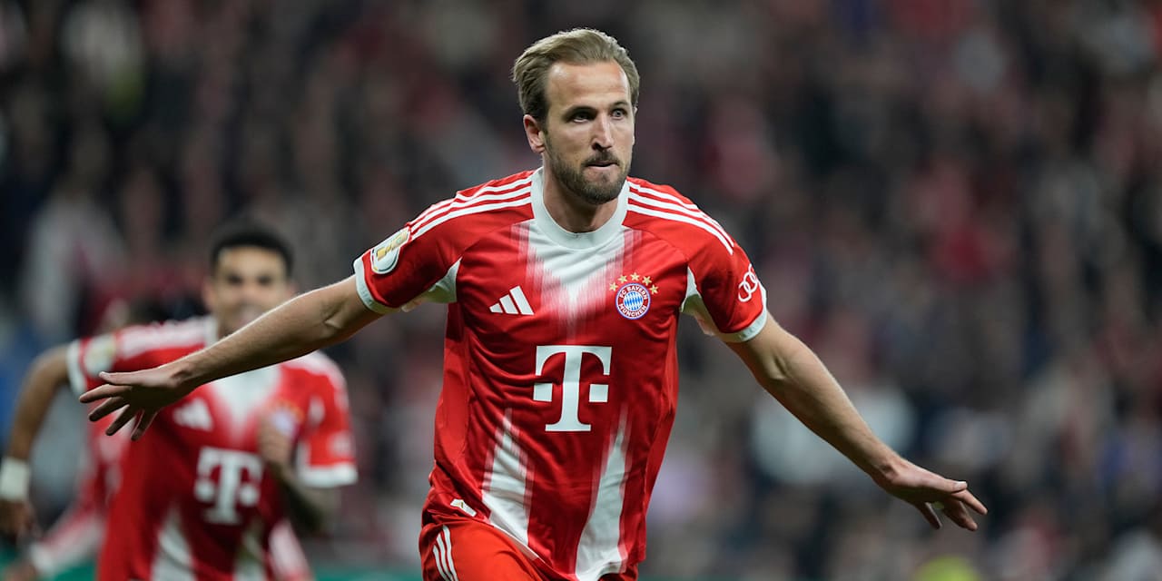 Harry Kane bejubelt sein Tor zum 1:0 im DFB-Pokal-Halbfinale des FC Bayern bei Bayer 04 Leverkusen.