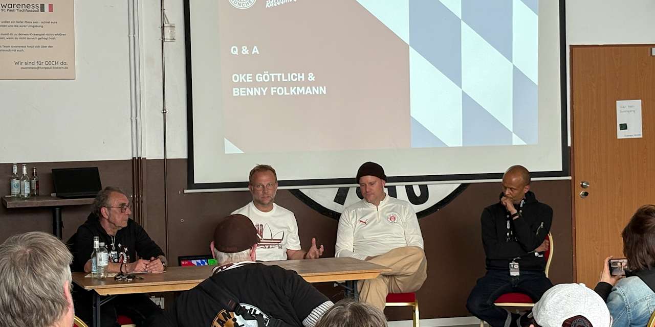 Benny Folkmann (Geschäftsführer FC Bayern) und Oke Göttlich, Präsident des FC St. Pauli, bei einem Workshop für Mitglieder gegen Diskriminierung