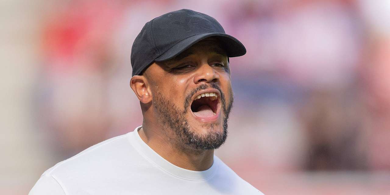 Vincent Kompany jubelt nach dem Bundesliga-Sieg des FC Bayern beim 1. FSV Mainz 05.