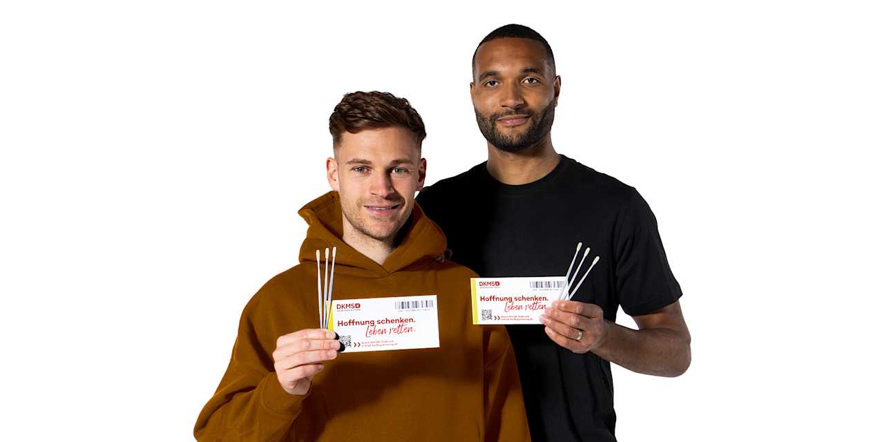 Joshua Kimmich and Jonathan Tah holds swabs and a strip in their hands for the DKMS registration campaign