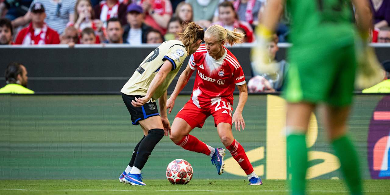 Pernlle Harder im Zweikampf während des Heimspiels gegen den FC Barcelona in der Allianz Arena.