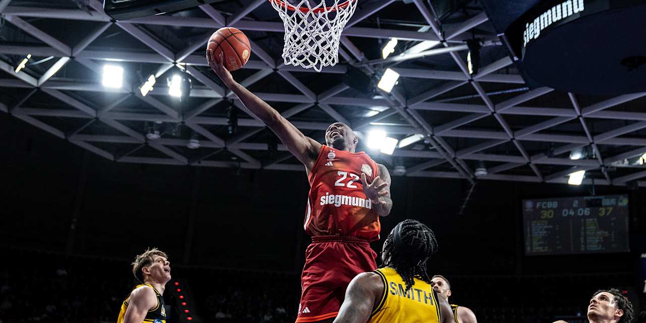 Isiaha Mike Layup