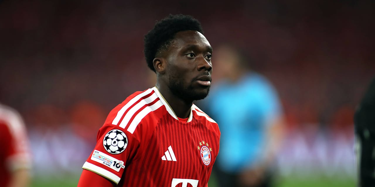 Davies im roten Trikot gegen PSG