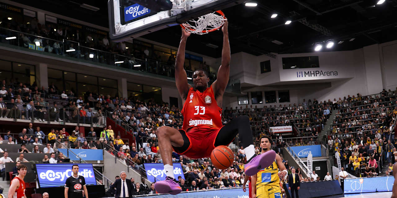 David McCormack Dunk vs Ludwigsburg