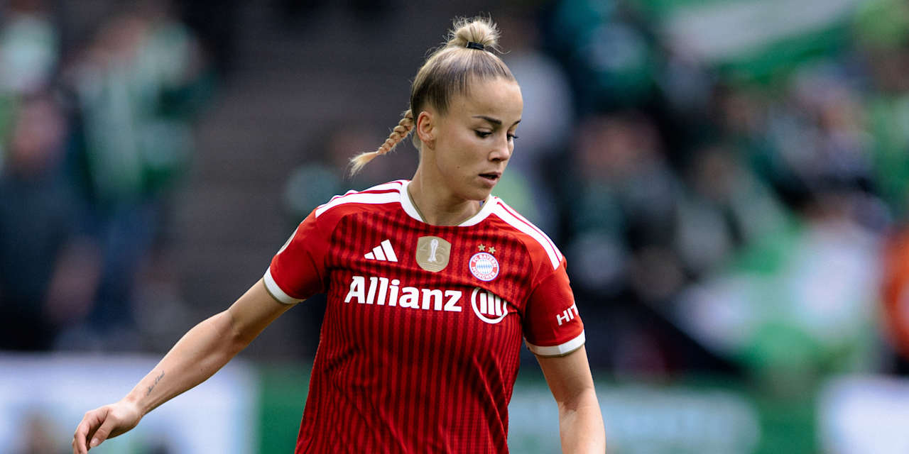 Giulia Gwinn im Einsatz für die FC Bayern Frauen gegen den VfL Wolfsburg.