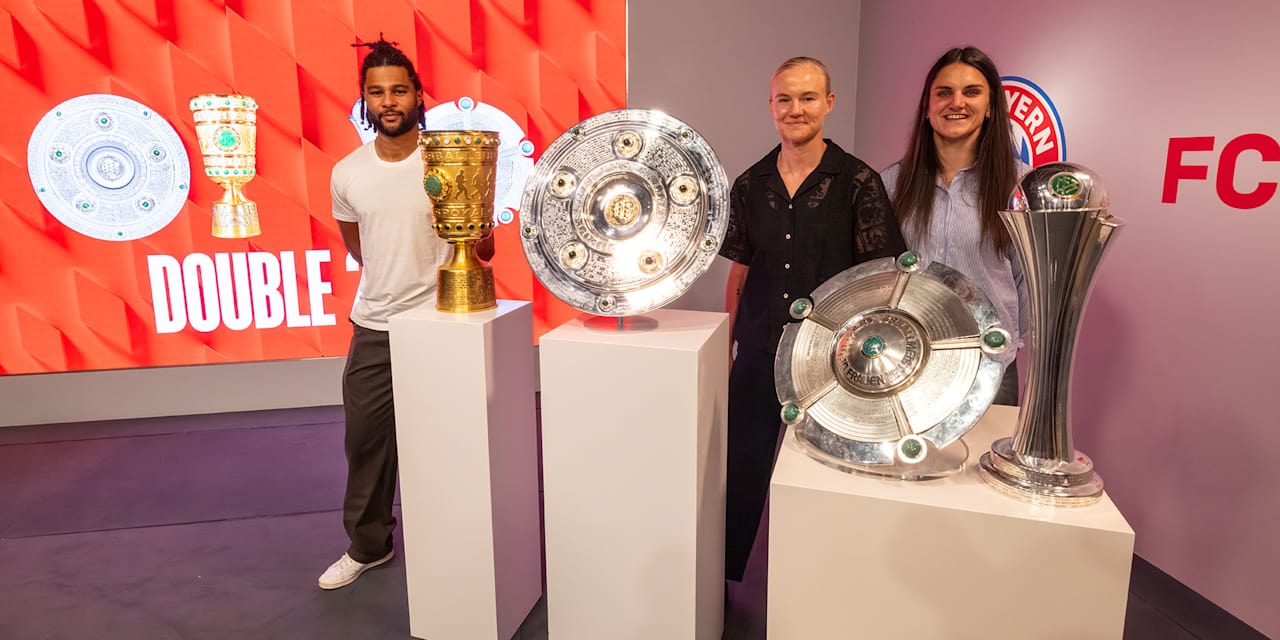 Serge Gnabry, Pernille Harder and Jovana Damnjanovic with FC Bayern's double double trophies