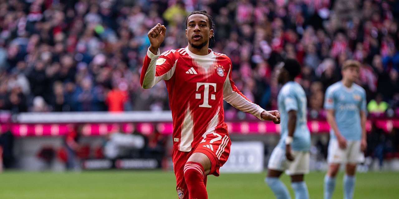 Michael Olise bejubelt ein Tor gegen Union Berlin