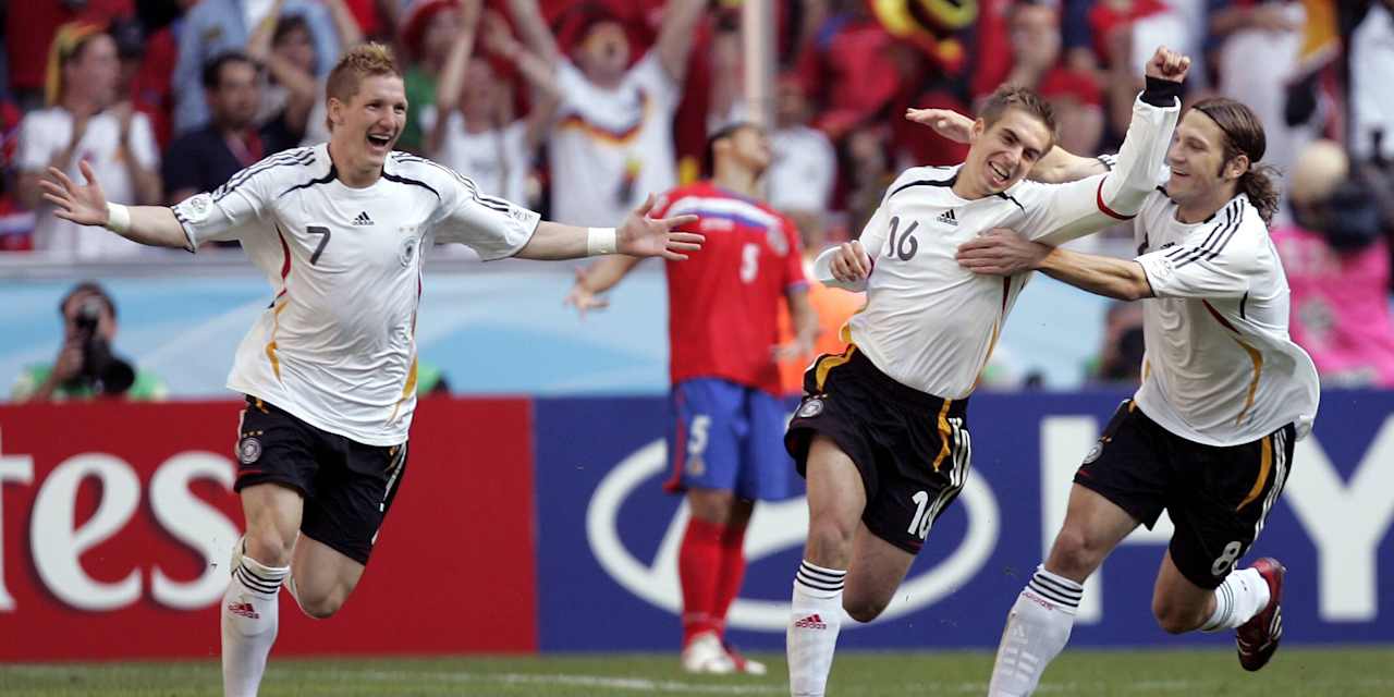 Philipp Lahm jubelt nach dem Führungstreffer für Deutschland im Eröffnungsspiel der Weltmeisterschaft 2006 gegen Costa Rica.