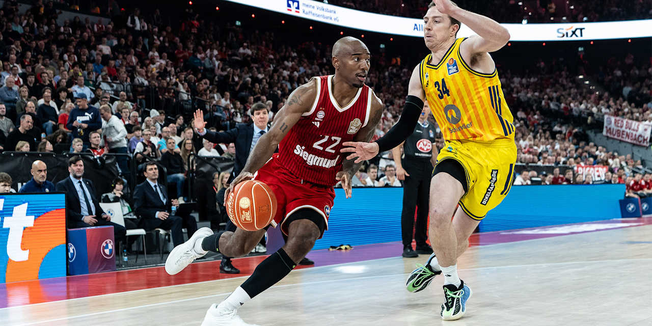 Isiaha Mike Dribbling