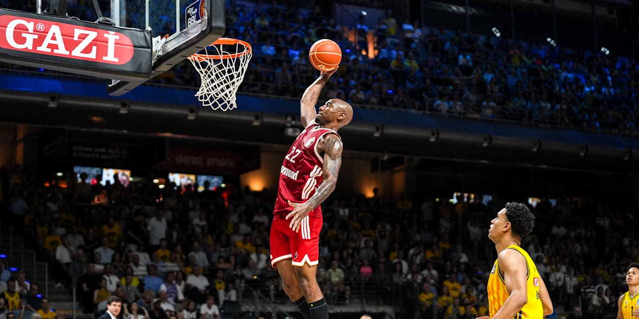 Isiaha Mike Dunk