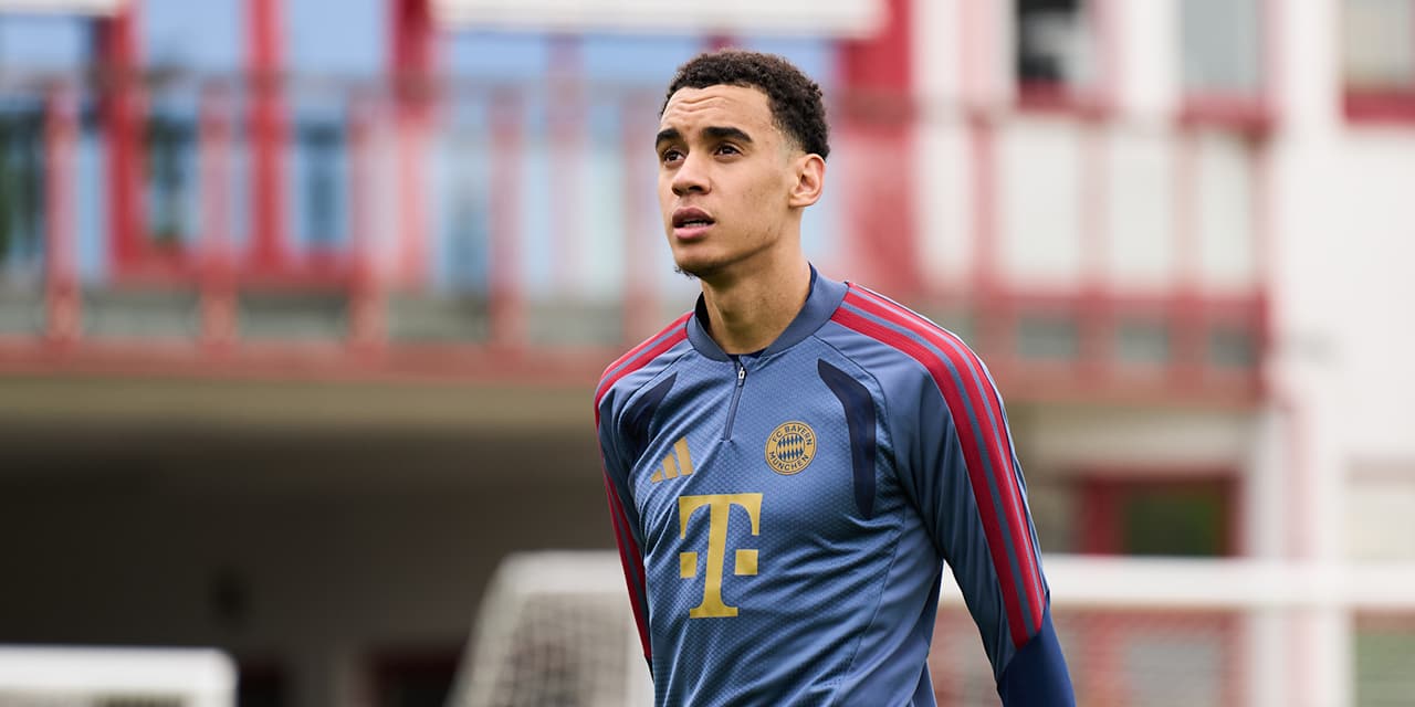 Jamal Musiala in FC Bayern training gear on the club’s grounds