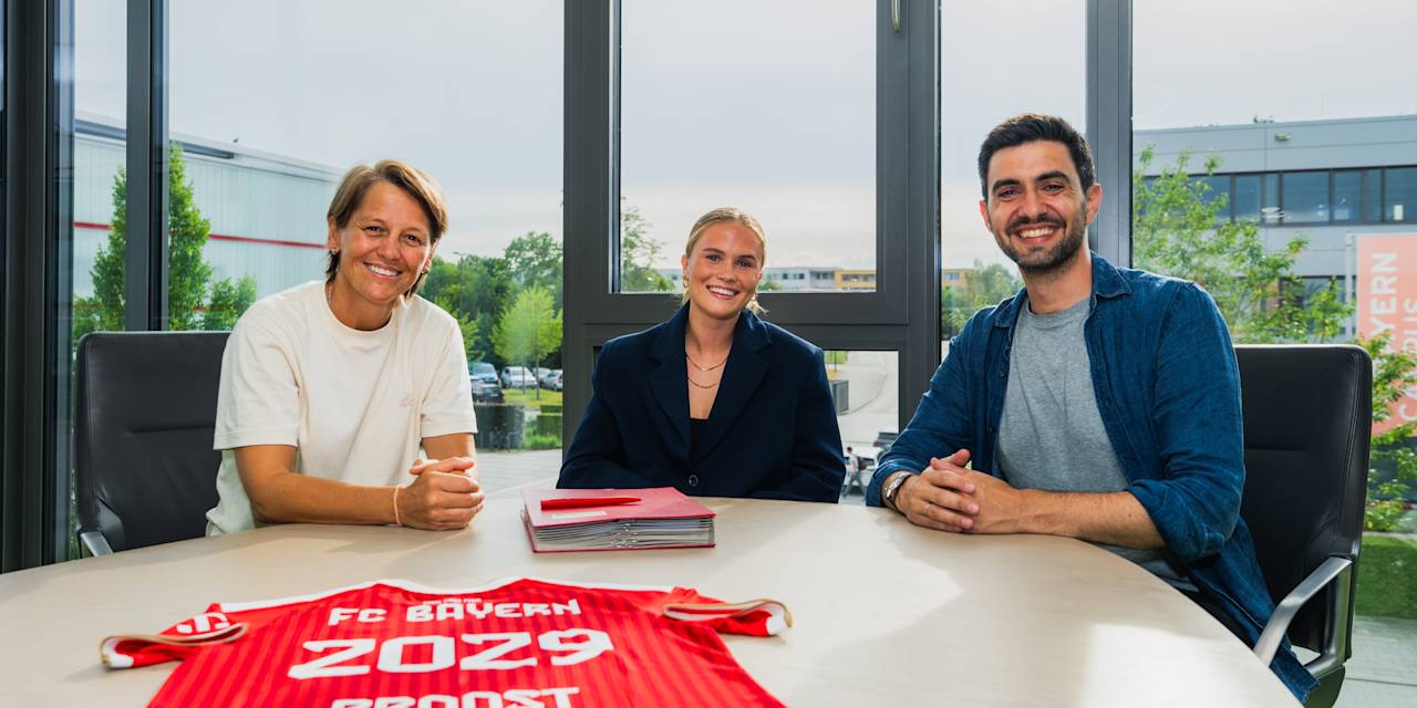 Bianca Rech, Sophie Proost und Francisco De Sá Fardilha bei der Vertragunterzeichnung.