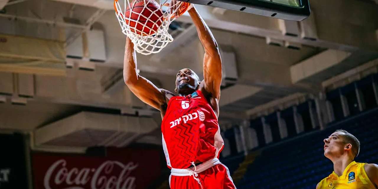 Austin Wiley Dunking