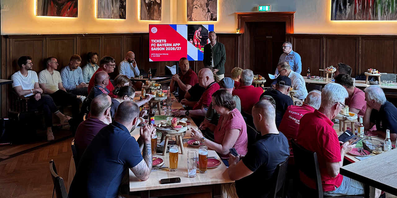 Teilnehmer an der Sommersitzung des Arbeitskreis Fandialog des FC Bayern