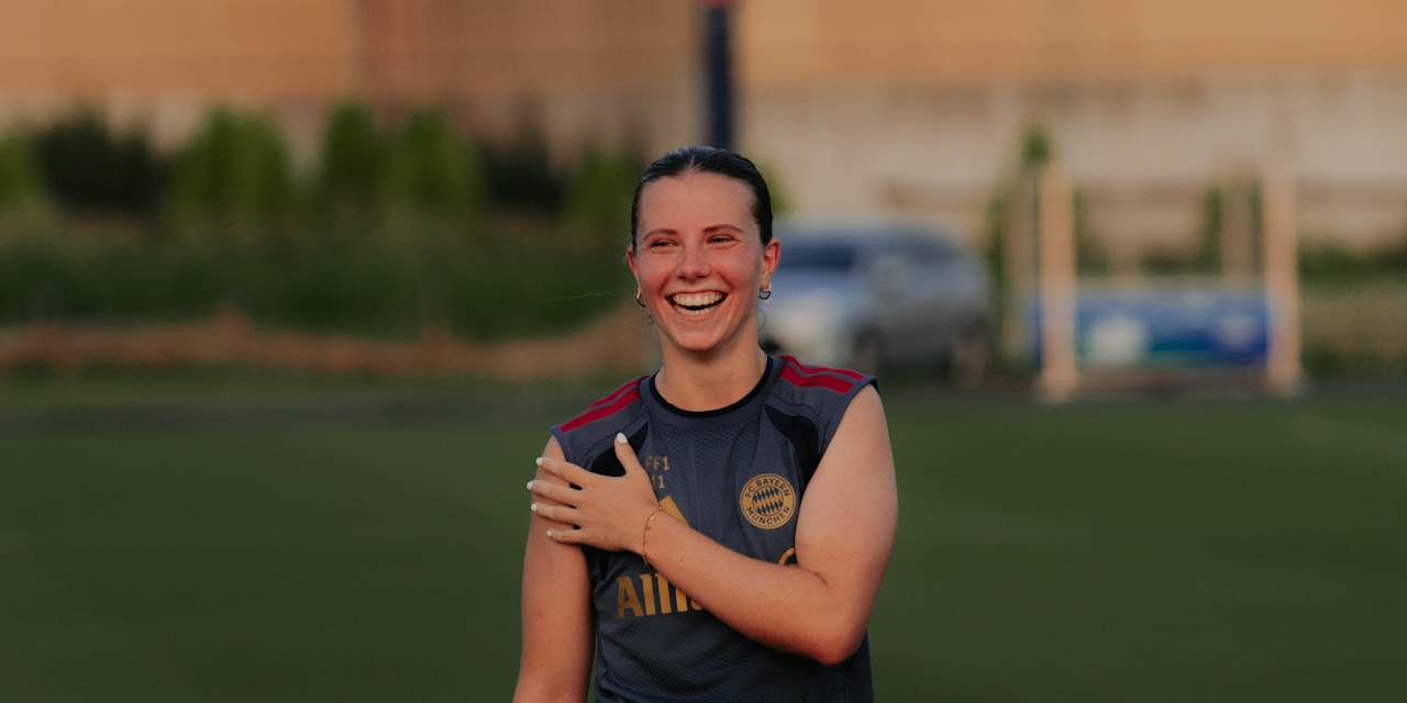Sarah Mattner lächelnd in Tokio.