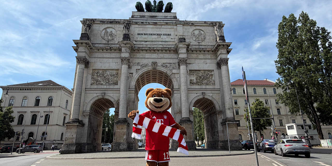 Berni vorm Siegestor in München