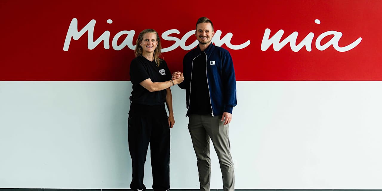 Dr. Eva Zier und IFI Andreas Giglberger schlagen ein.