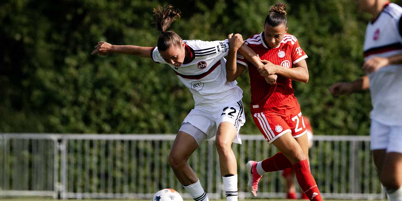 Arianna Caruso im Zweikampf während des Testspiels der FC Bayern Frauen gegen den 1. FC Nürnberg in der Sommervorbereitung 2026/27