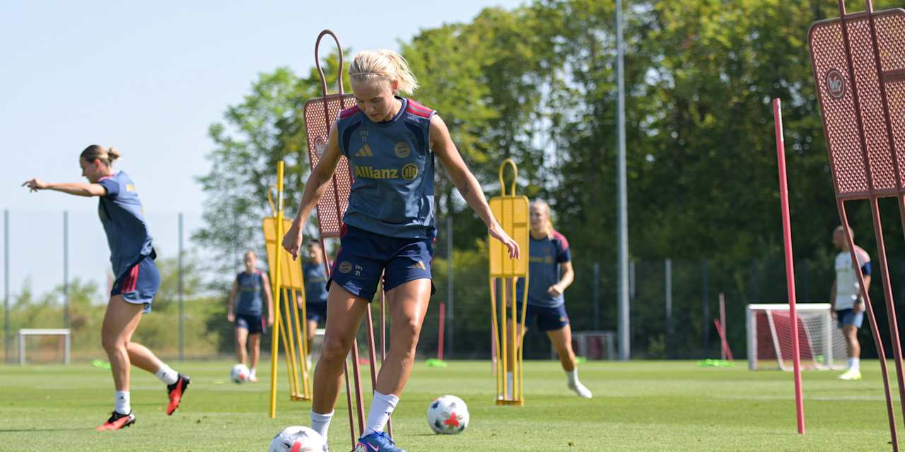 Pernille Harder bei einer Passübung im Training.