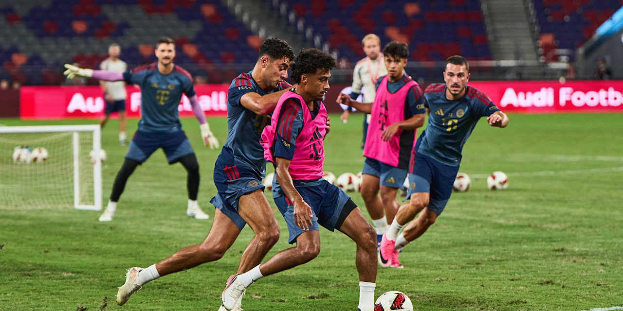 Nathaniel Brown and Aleskandar Pavlovic in a tussle during FC Bayern training