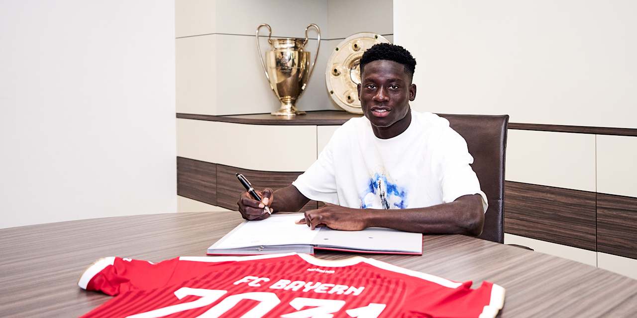Bara Ndiaye unterschreibt einen Vertrag beim FC Bayern
