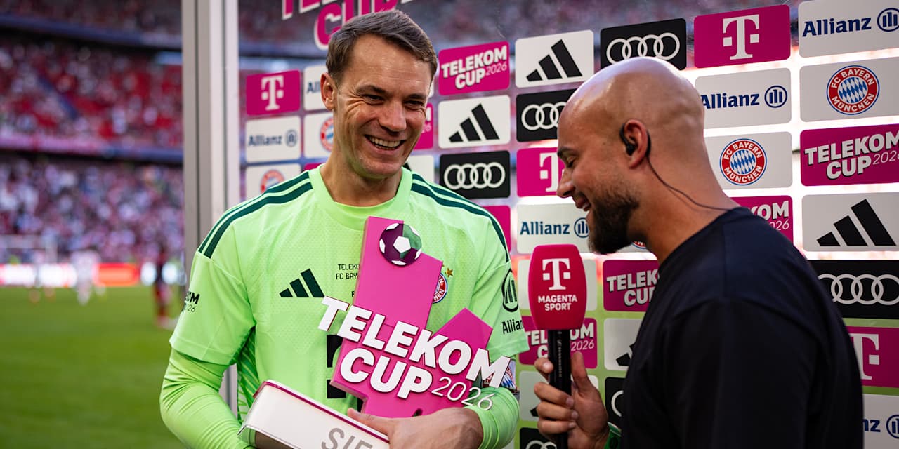 Manuel Neuer mit dem Pokal des Telekom Cups im Interview