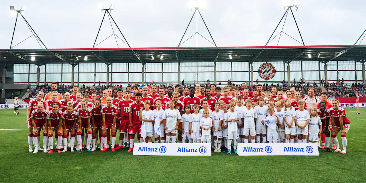Ein gemeinsames Foto der FC Bayern Männer und Frauen