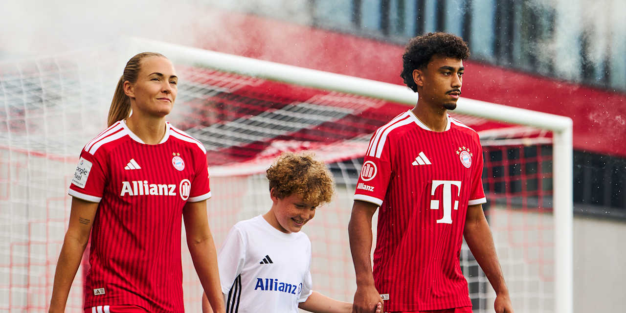 Ein gemeinsames Foto der FC Bayern Männer und Frauen