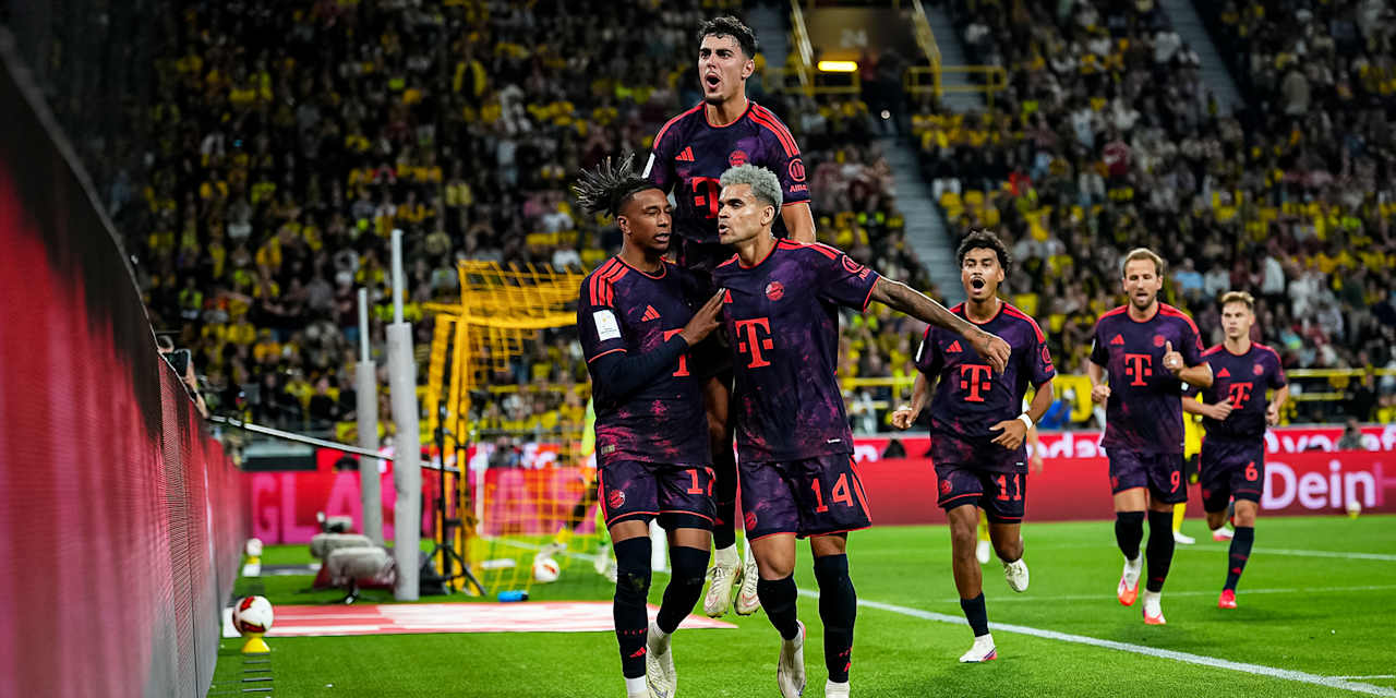Michael Olise, Luis Díaz und Aleksandar Pavlović jubeln während des Franz Beckenbauer Supercups 2026 zwischen Borussia Dortmund und dem FC Bayern