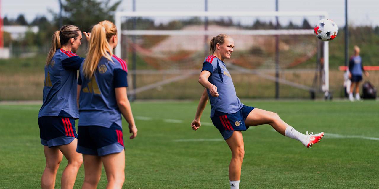 Magdalena Eriksson mit dem Ball im Training.